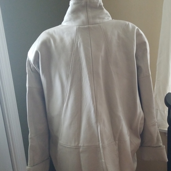 CLASSIC SOPHISTICATION ❣️Beautiful oatmeal leather coat - Picture 5 of 8